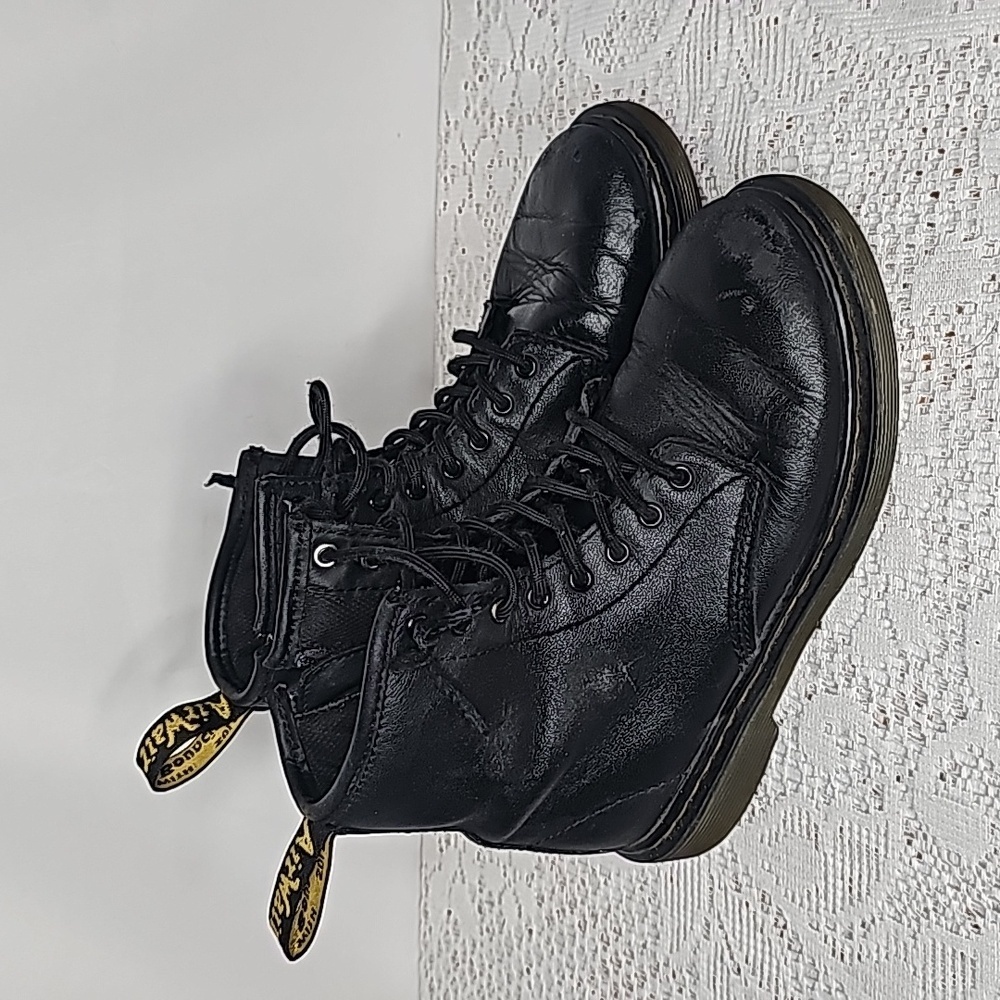 Dr. Martens AirWair Air Wair black leather high top lace up boots sz 2 youth